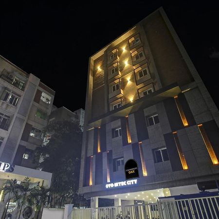 Super Townhouse Oak Hitec City Near Image Hospital Haïdarabad Extérieur photo