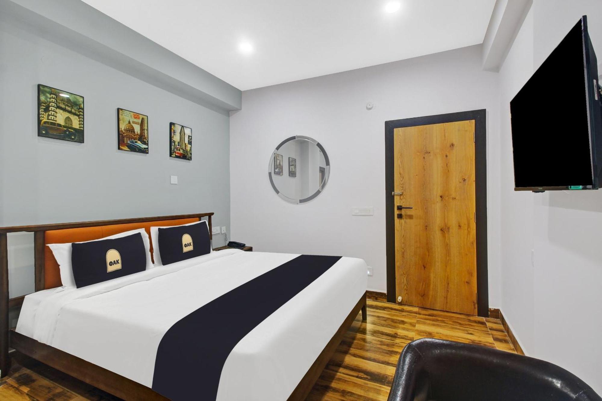 Super Townhouse Oak Hitec City Near Image Hospital Haïdarabad Extérieur photo
