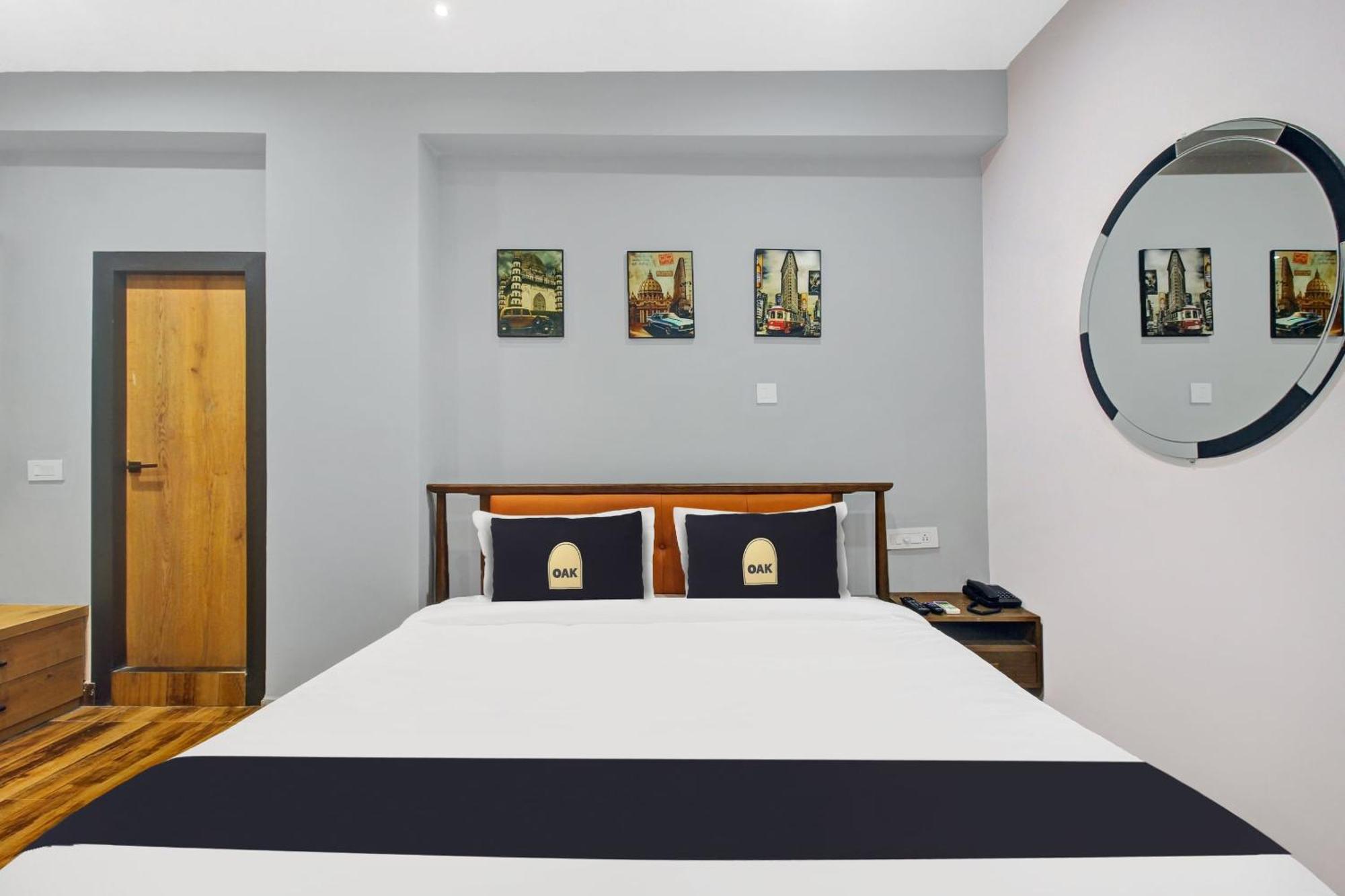 Super Townhouse Oak Hitec City Near Image Hospital Haïdarabad Extérieur photo
