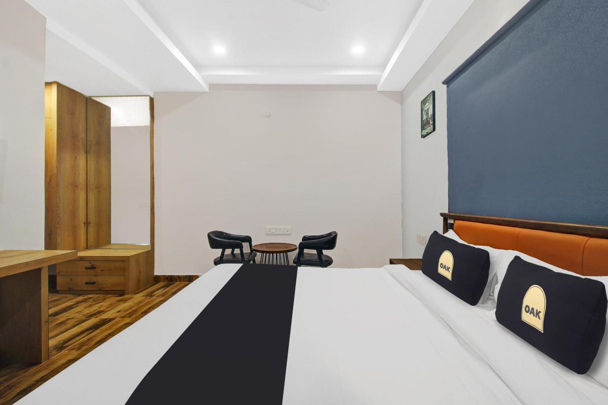 Super Townhouse Oak Hitec City Near Image Hospital Haïdarabad Extérieur photo