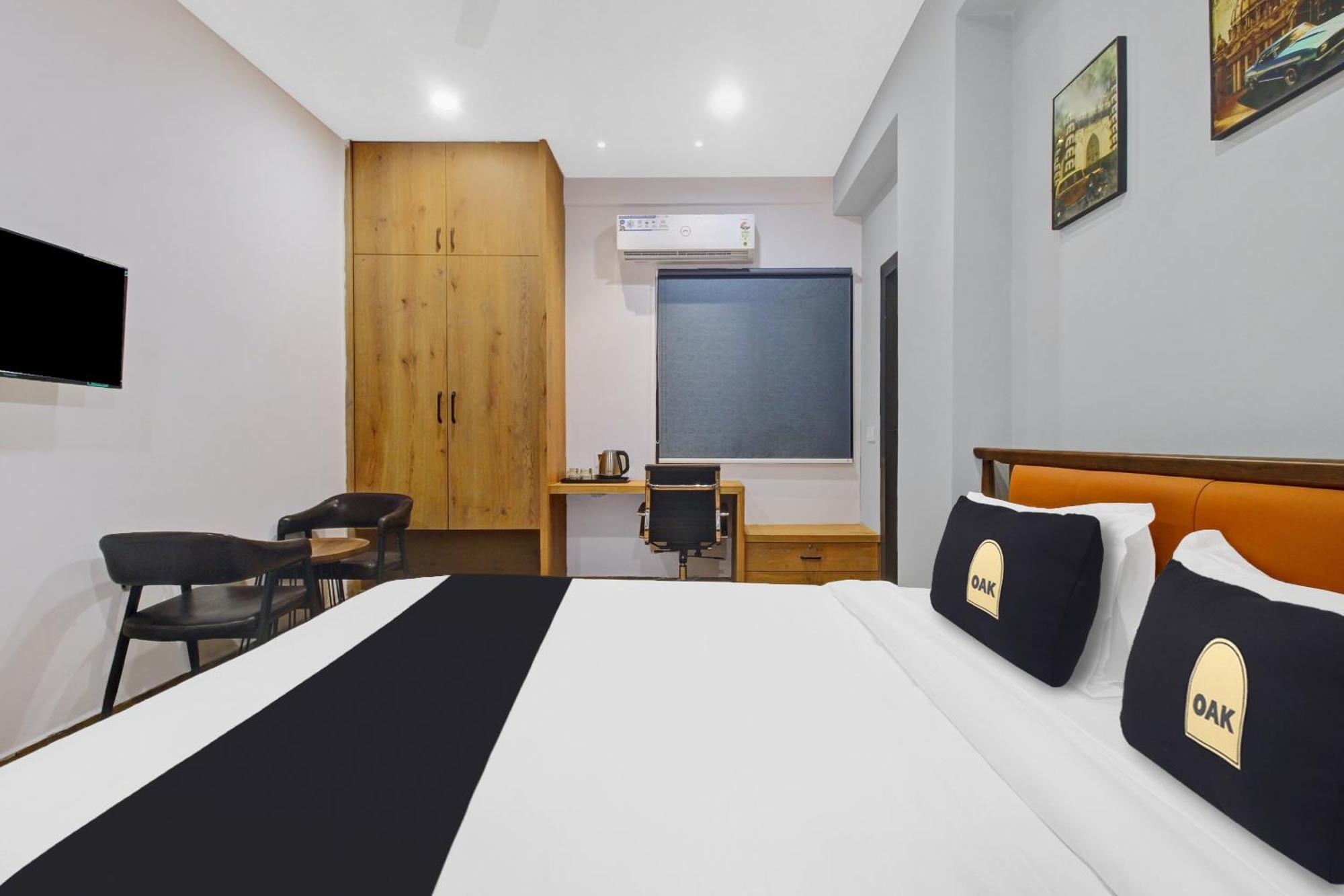 Super Townhouse Oak Hitec City Near Image Hospital Haïdarabad Extérieur photo
