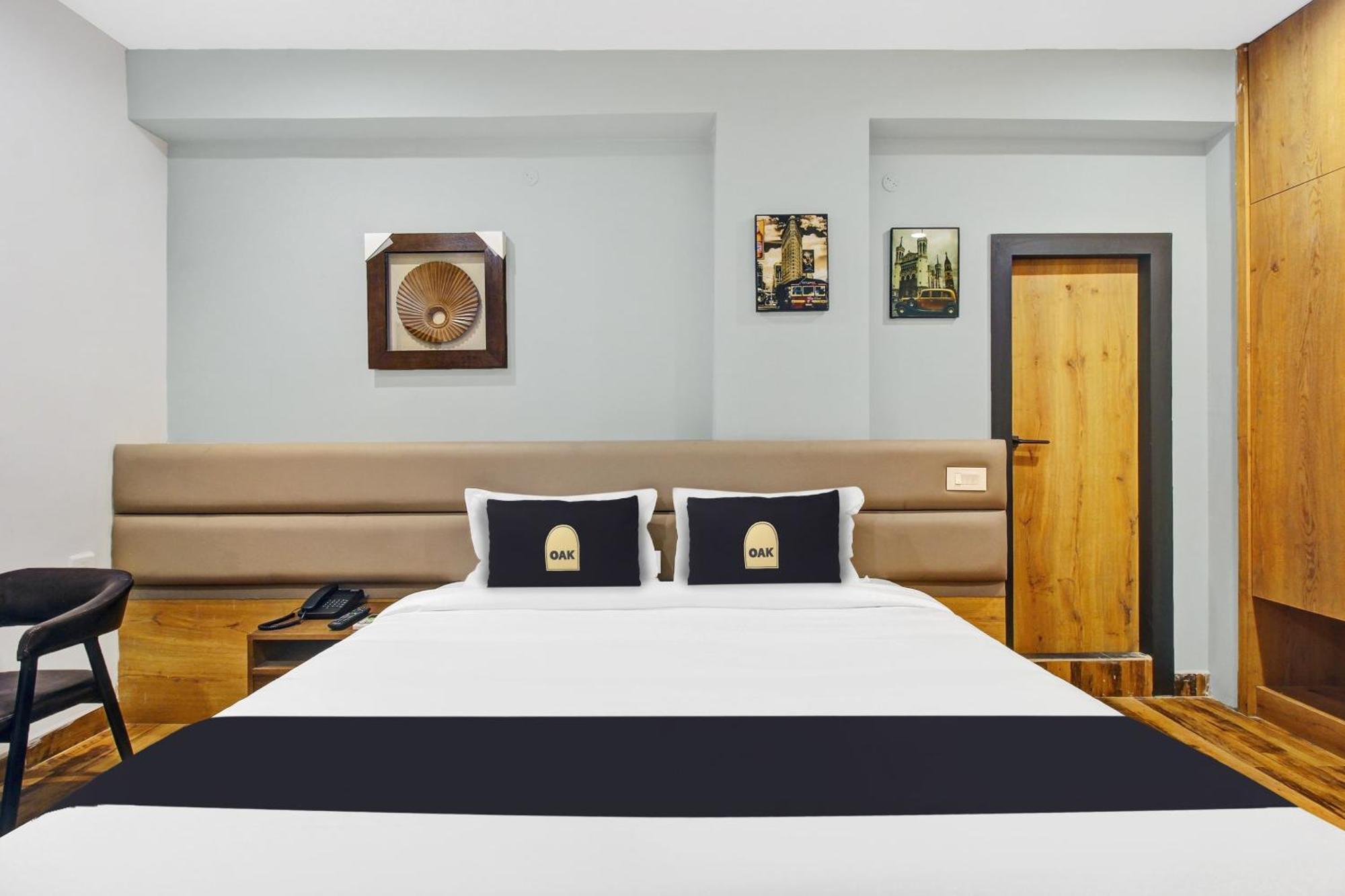 Super Townhouse Oak Hitec City Near Image Hospital Haïdarabad Extérieur photo