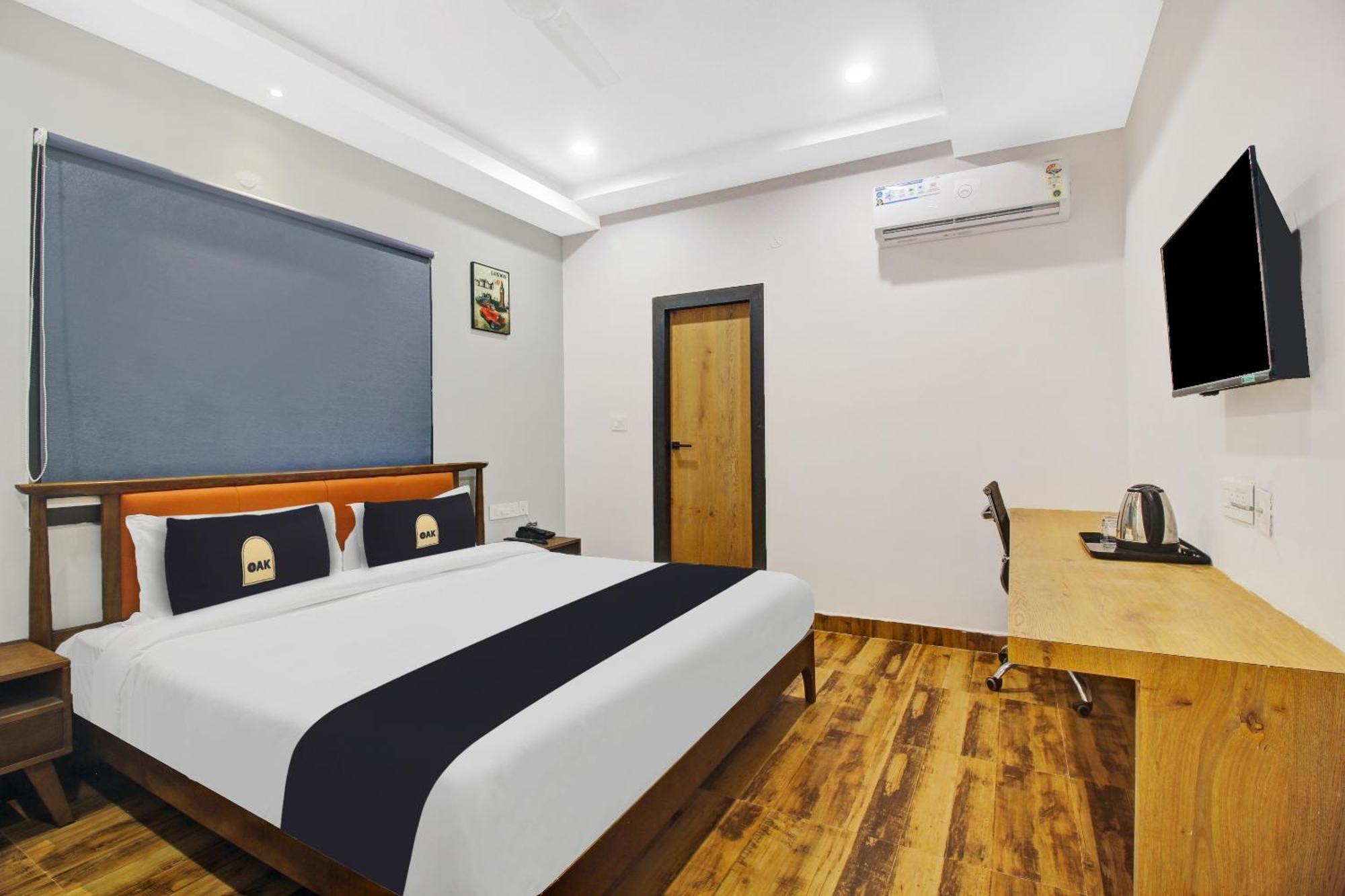 Super Townhouse Oak Hitec City Near Image Hospital Haïdarabad Extérieur photo