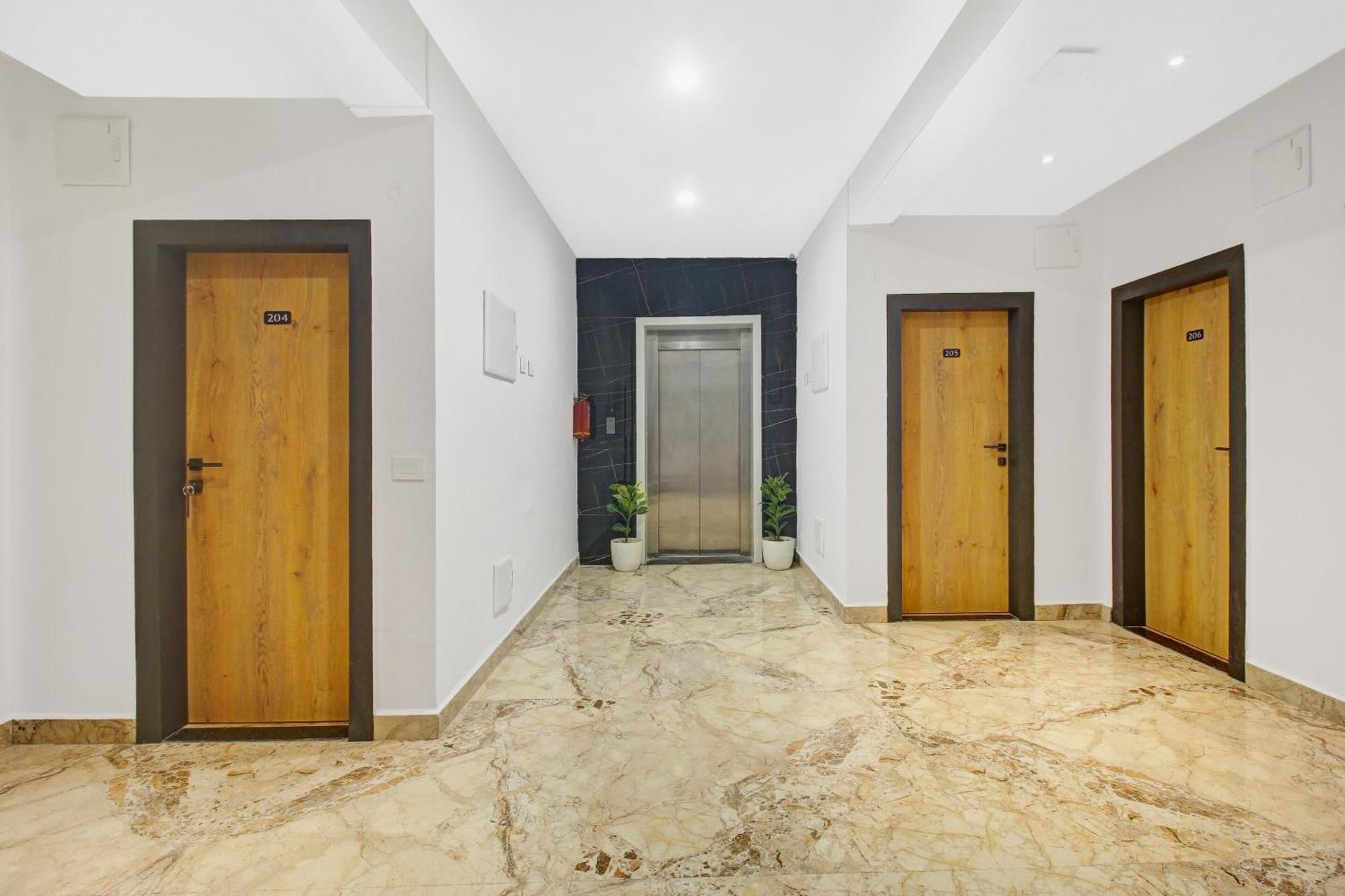 Super Townhouse Oak Hitec City Near Image Hospital Haïdarabad Extérieur photo