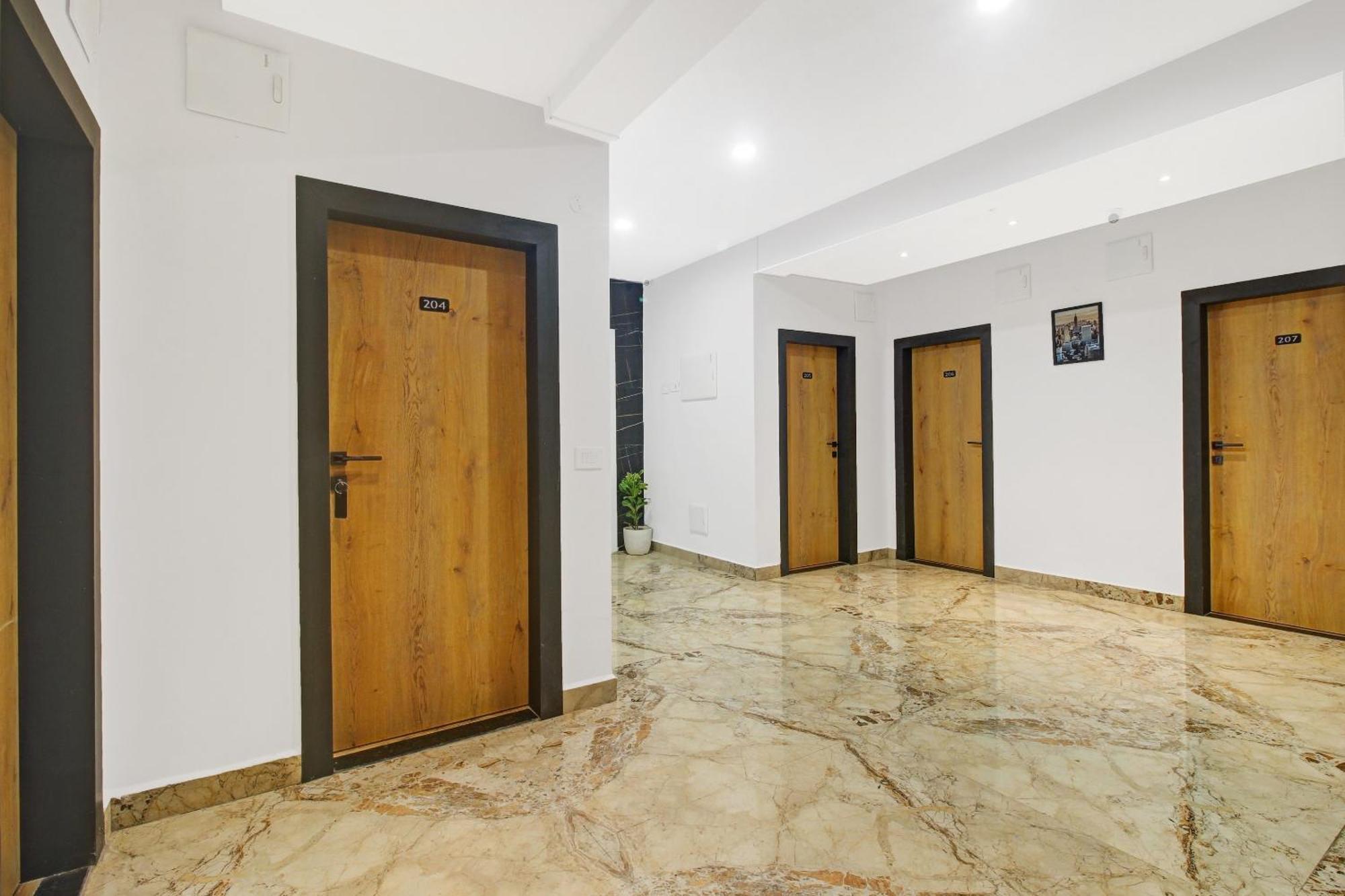 Super Townhouse Oak Hitec City Near Image Hospital Haïdarabad Extérieur photo