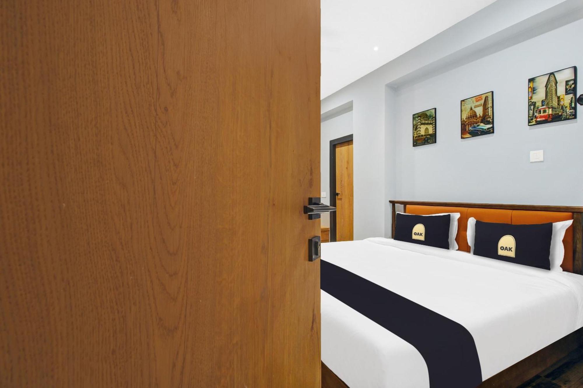 Super Townhouse Oak Hitec City Near Image Hospital Haïdarabad Extérieur photo