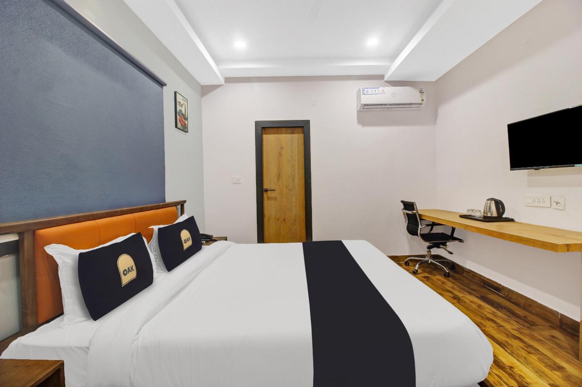 Super Townhouse Oak Hitec City Near Image Hospital Haïdarabad Extérieur photo