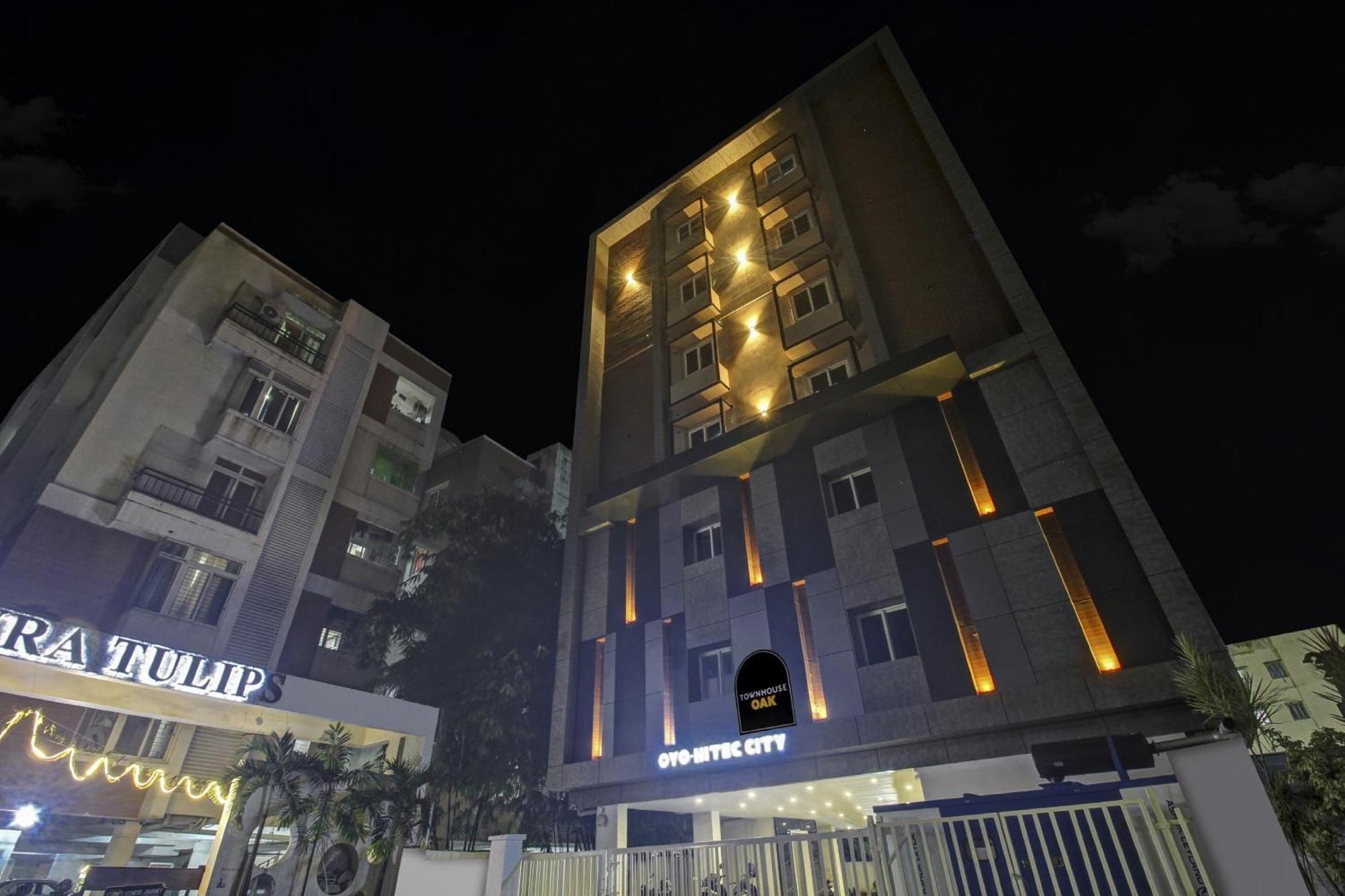 Super Townhouse Oak Hitec City Near Image Hospital Haïdarabad Extérieur photo