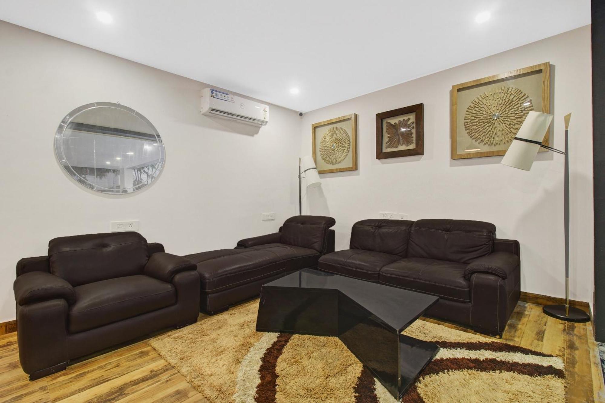 Super Townhouse Oak Hitec City Near Image Hospital Haïdarabad Extérieur photo