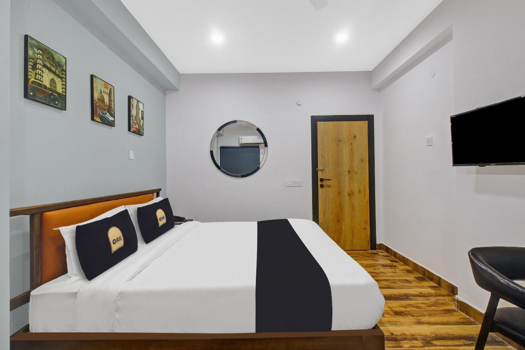 Super Townhouse Oak Hitec City Near Image Hospital Haïdarabad Extérieur photo